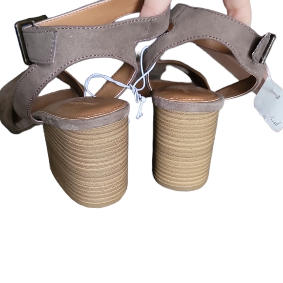 Universal Thread Women's Megan Microsuede Quarter Strap Heeled Pump Sandals 9.5 - Picture 4 of 7